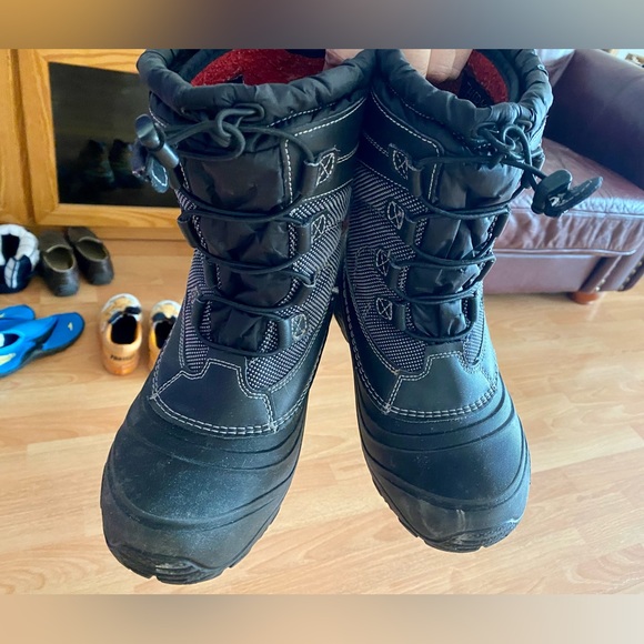 Size 4Y North Face winter boots, barely worn - Picture 6 of 7